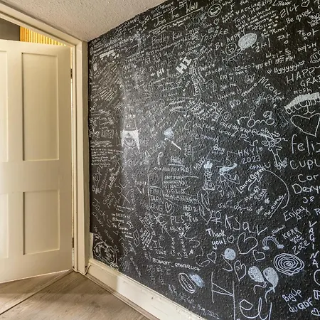 Osborne Apartment With Free Parking By Prescott Apartments