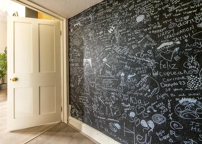 Osborne Apartment With Free Parking By Prescott Apartments