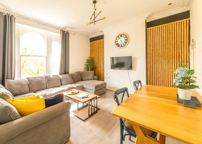 Osborne Apartment With Free Parking By Prescott Apartments *