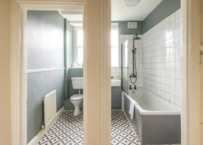 Osborne Apartment With Free Parking By Prescott Apartments *