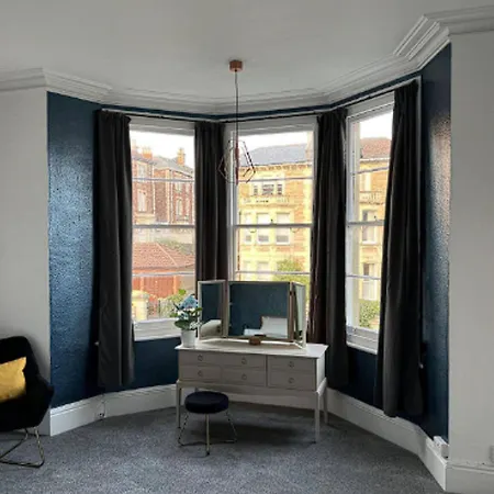 Apartment Centralised Osborne House With Free Parking By Prescott Bristol