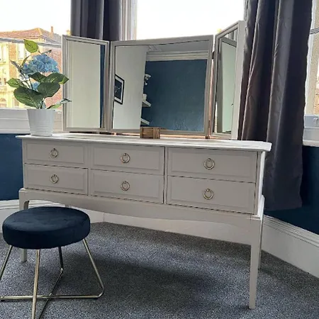 Apartment Centralised Osborne House With Free Parking By Prescott Bristol