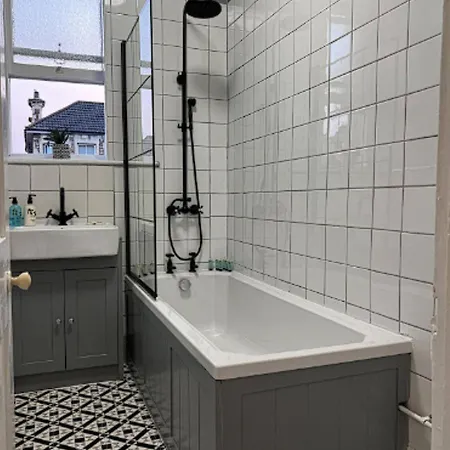 Centralised Osborne House With Free Parking By Prescott Apartment