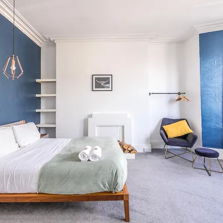 Contemporary Osborne House With Free Parking By Prescott Apartments