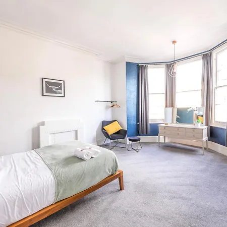 Apartment Centralised Osborne House With Free Parking By Prescott Bristol