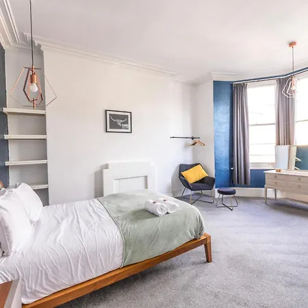 Apartment Centralised Osborne House With Free Parking By Prescott Bristol
