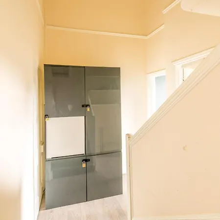 Contemporary Osborne House With Free Parking By Prescott Apartments