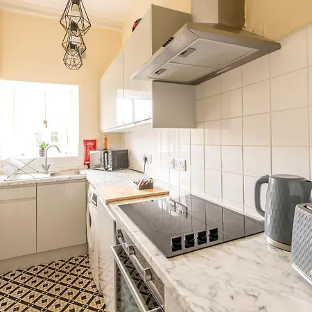 Contemporary Osborne House With Free Parking By Prescott Apartments דירה בריסטול