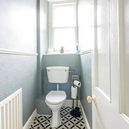 Osborne House With Free Parking By Prescott Apartments * ブリストル