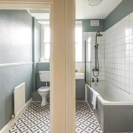 Contemporary Osborne House With Free Parking By Prescott Apartments *