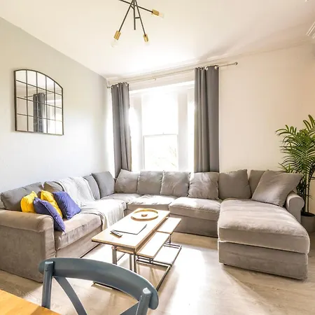 Contemporary Osborne House With Free Parking By Prescott Apartments בריסטול